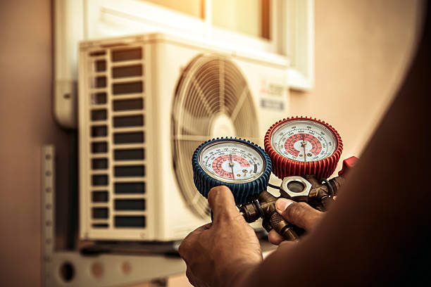 Professional Hvac technician working in Dunkirk, MD